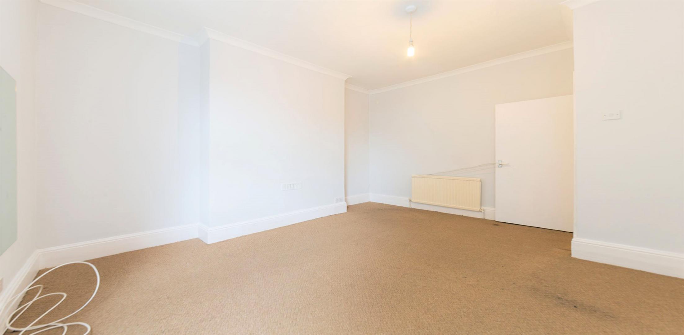 			2 Bedroom, 1 bath, 1 reception Flat			 Victoria Road, QUEENS PARK 